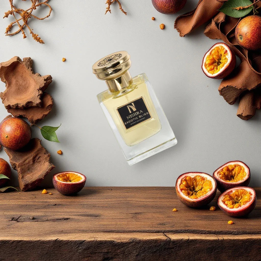 Luxusparfumflakon NISHRA Exotic Bliss mit Passionsfrüchten und Holz auf Holztisch