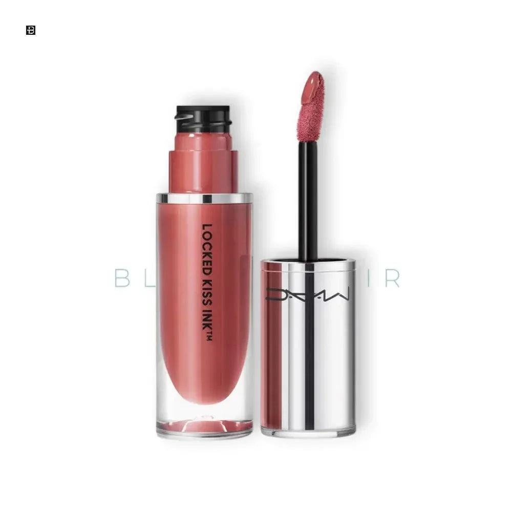 Matte flĂŒssiger Lippenstift in RosĂ© mit Applikator, moderne und elegante Kosmetik-Verpackung
