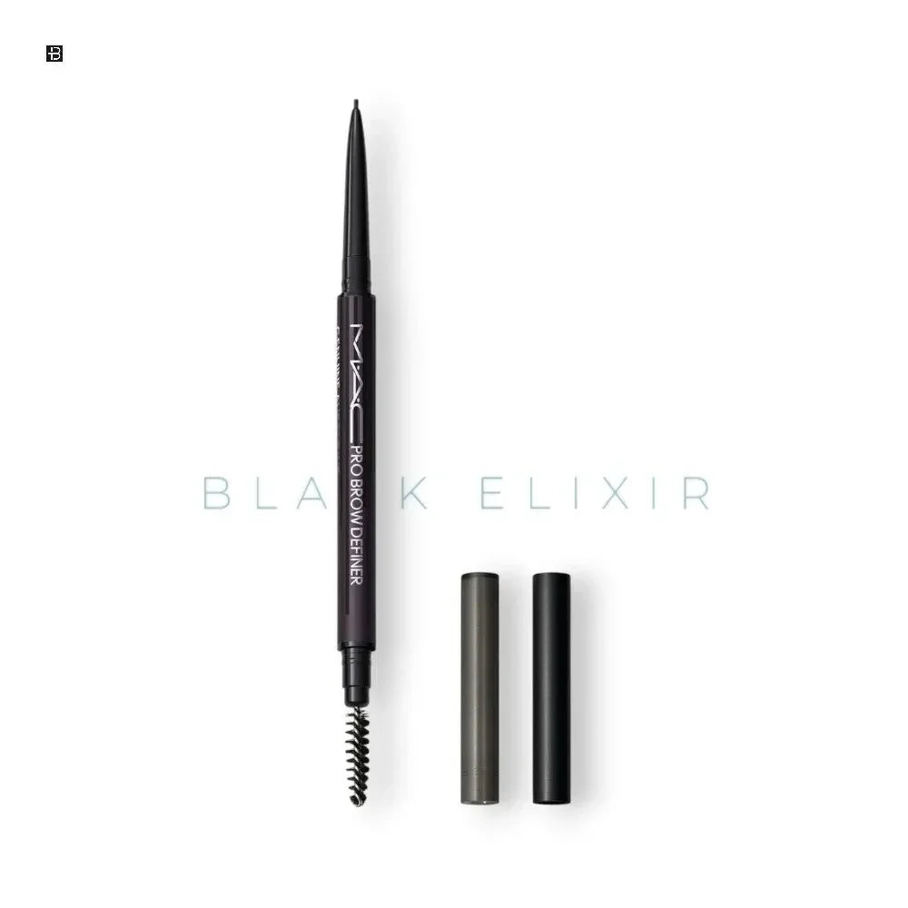 Schwarzer Augenbrauenstift mit Bürste und zwei Kappen auf weißem Hintergrund, Pro Brow Definer