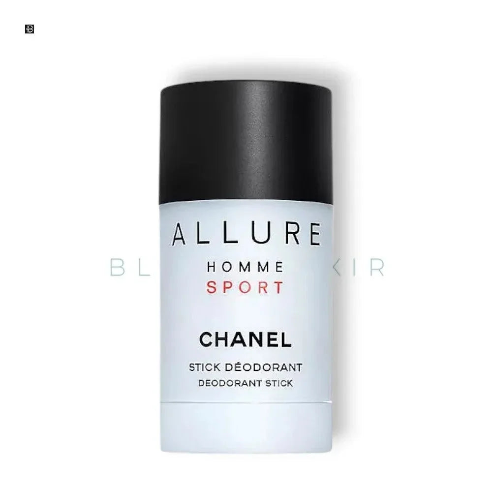 Chanel Allure Homme Sport Deodorant Stick mit schwarzem Deckel auf hellem Hintergrund