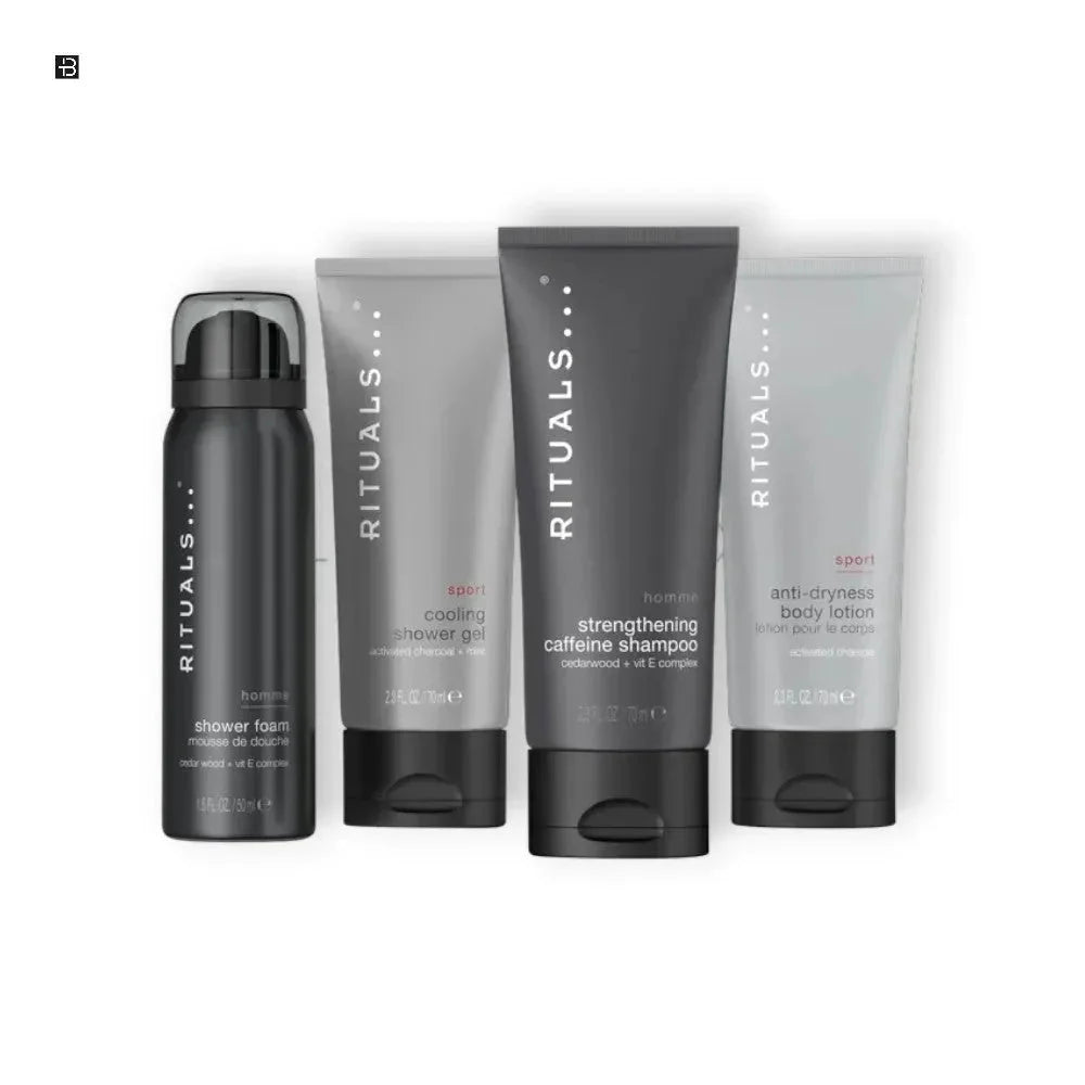 Vier Rituals Pflegeprodukte fĂŒr Herren, darunter Duschschaum, Duschgel, Shampoo und Bodylotion.