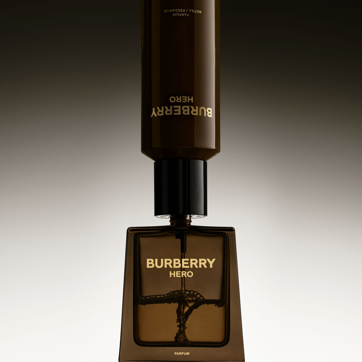Dressing Gown Burberry BURBERRY HERO 200 ml Beauty, Perfumes and fragrances von Burberry | Luxus Aroma