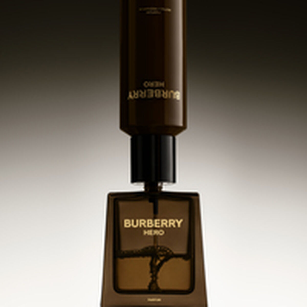 Dressing Gown Burberry BURBERRY HERO 200 ml Beauty, Perfumes and fragrances von Burberry | Luxus Aroma