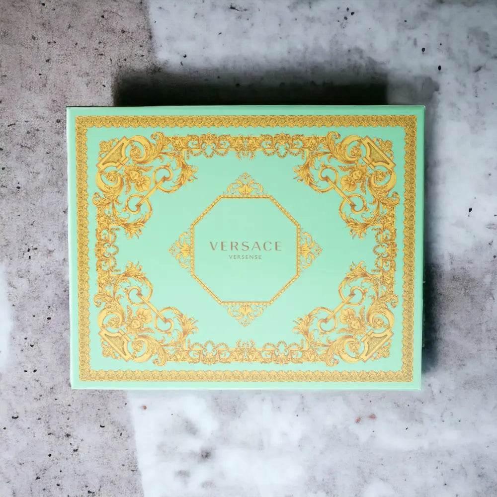 Versense Duftset Geschenkbox mit goldener Verzierung auf Marmortisch, Eau de Toilette Set