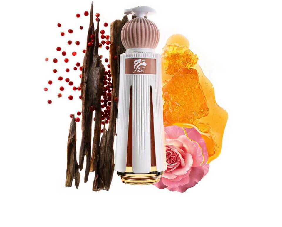 LuxuriĂśses Eau de Parfum Flakon vor Holz, rosa BlĂźten, Honig und PfefferkĂśrnern