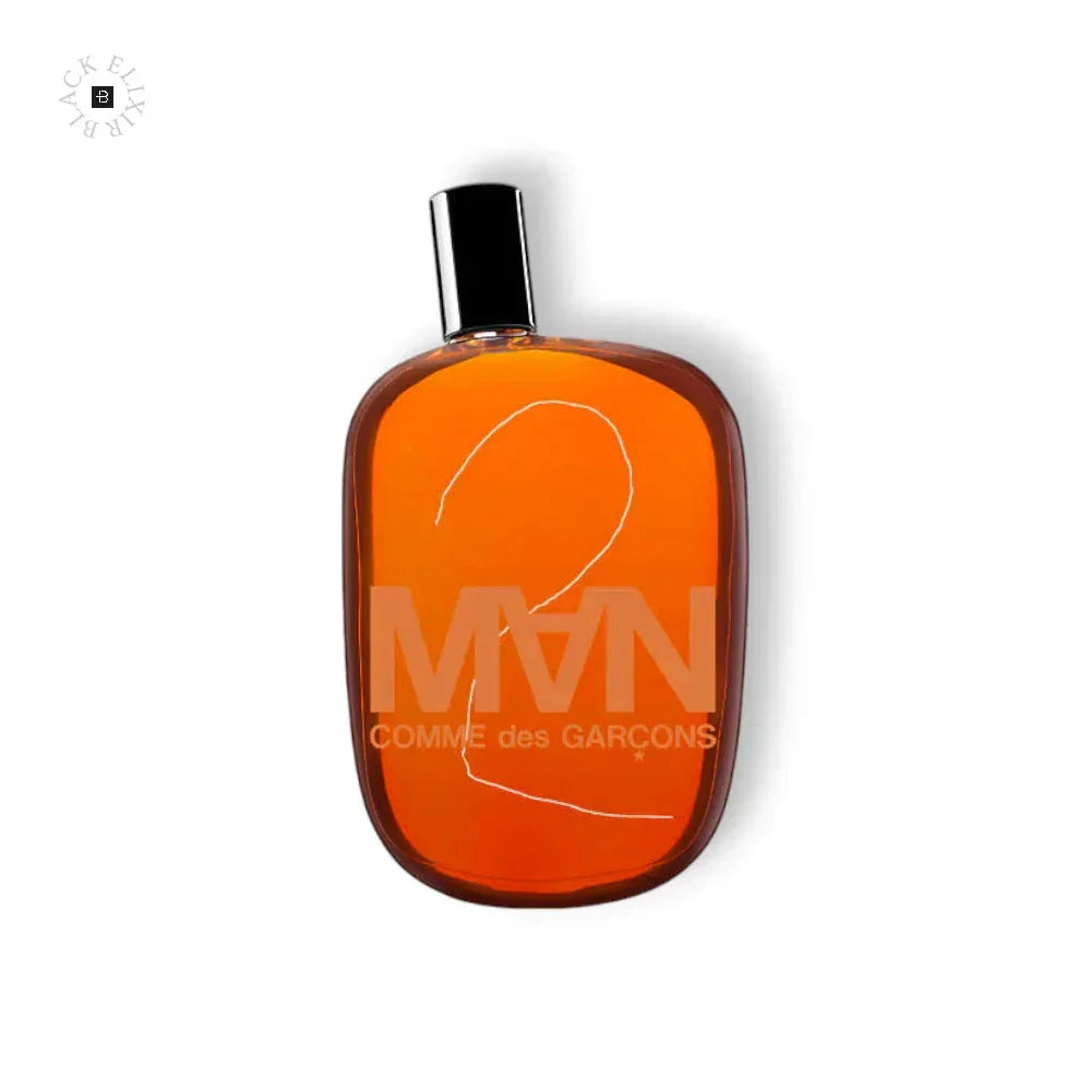 Comme des Garçons MAN 2 Eau de Toilette Flakon mit orangener Flüssigkeit vor weißem Hintergrund