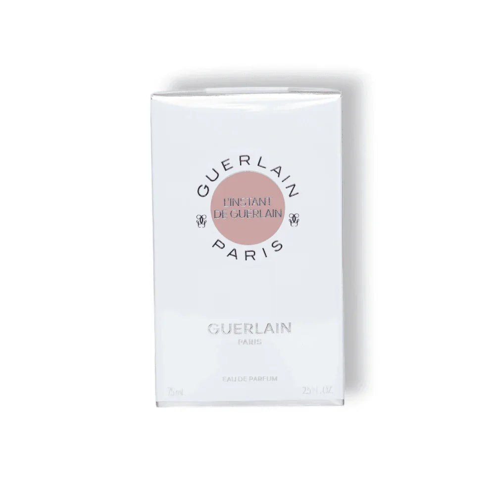 Guerlain L'Instant de Guerlain Eau de Parfum Verpackung fĂŒr Damenparfum auf weiĂem Hintergrund