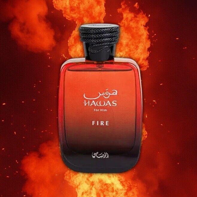 Rotes Herrenparfum Hawas Fire vor feurigem Hintergrund, luxuriöses Duftflakon, Unisex-Duft