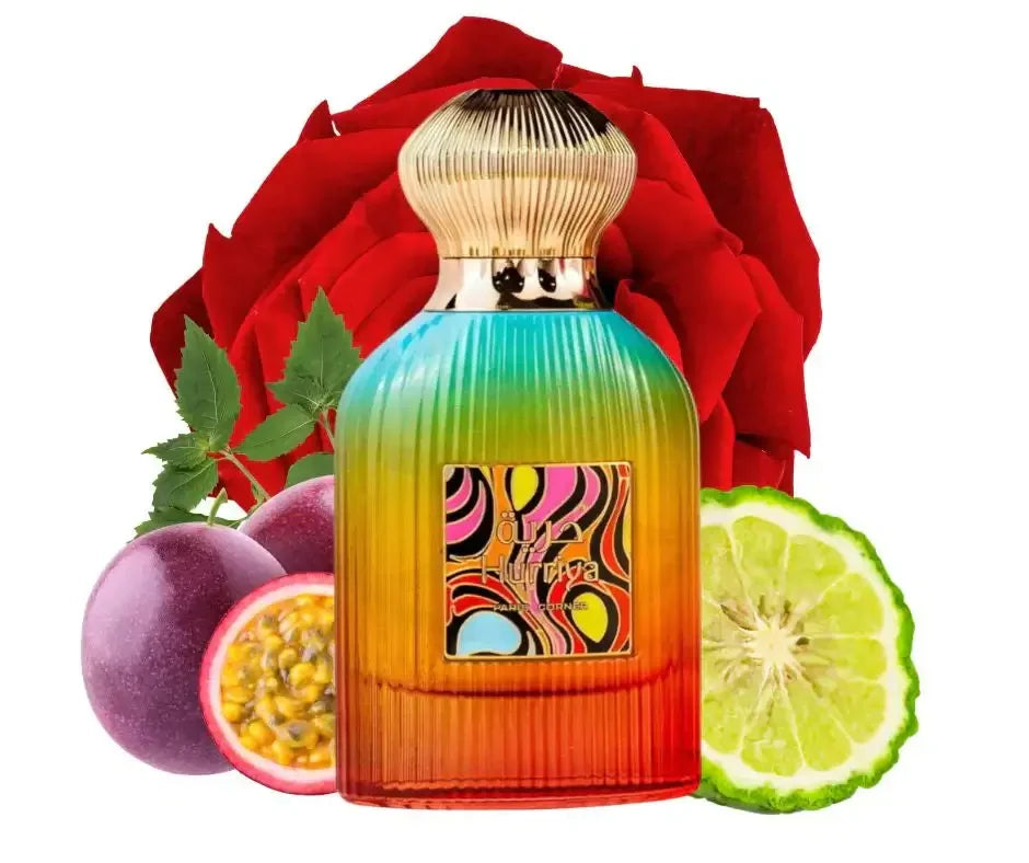 Buntes Parfumflakon vor roter Rose, Passionsfrucht und Bergamotte, luxuriöser Damenduft
