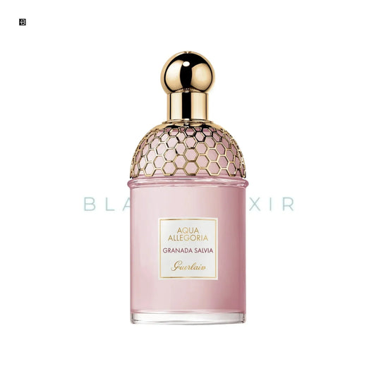Luxusparfum in elegantem, rosafarbenem Flakon mit goldener Kappe und Wabenmuster