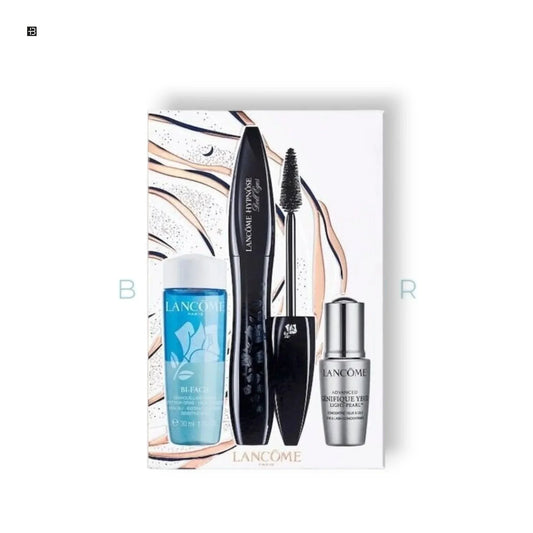 Lancôme Kosmetikset mit Mascara, Make-up-Entferner und Serum auf weißem Hintergrund