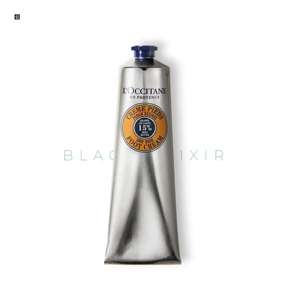 Fußcreme Tube mit Sheabutter für trockene Haut, luxuriöse Pflege, Produktfoto weißer Hintergrund