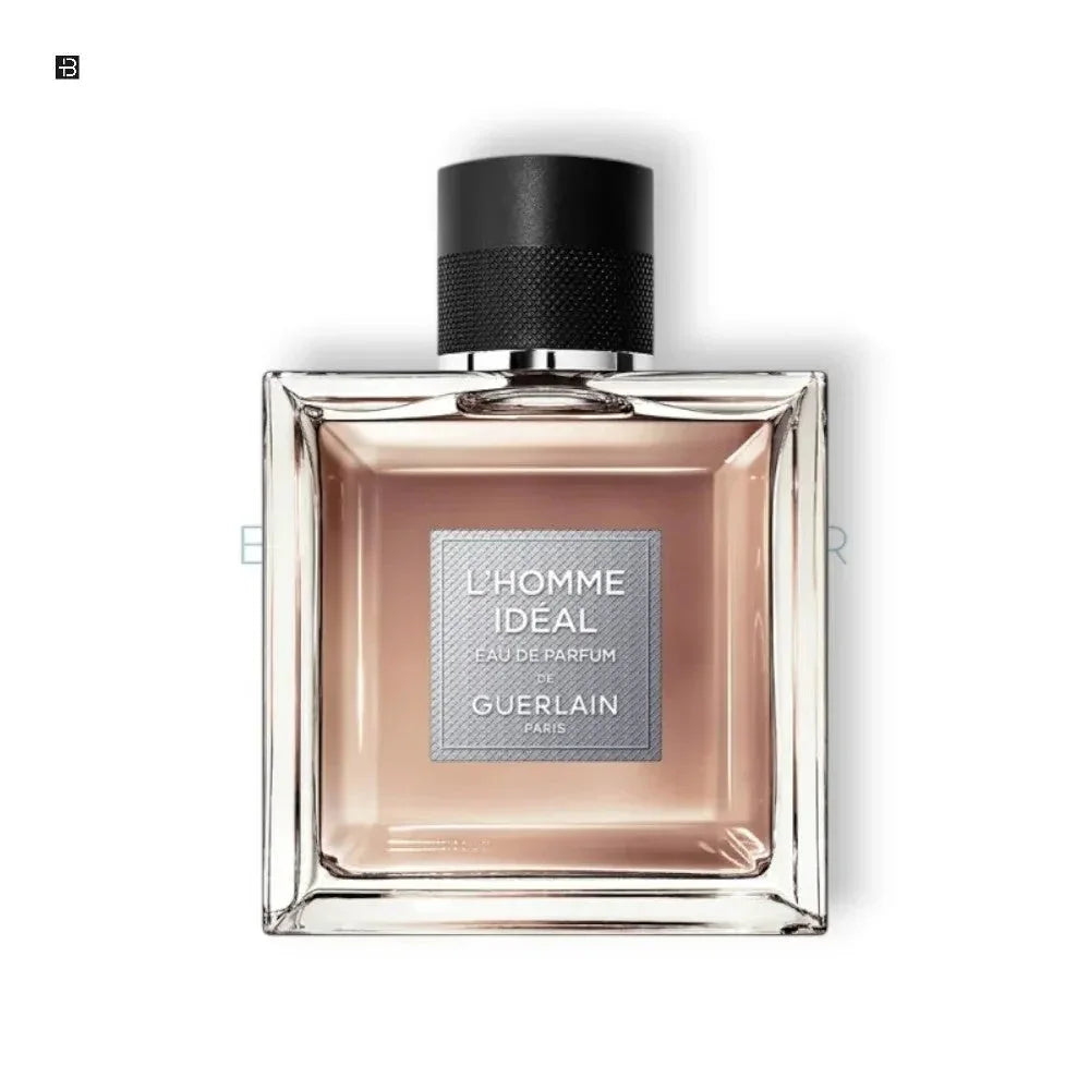 Flakon des Herrendufts L'Homme Idéal Eau de Parfum von Guerlain auf weißem Hintergrund