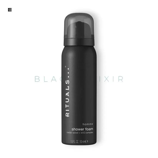 Schwarzer Duschschaum Rituals homme mit Zedernholz und Vitamin E, 50ml, freigestellt.