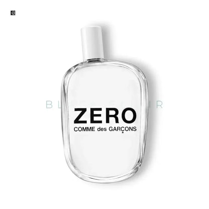 Transparenter Flakon Comme des Garçons ZERO Unisex Parfum auf weißem Hintergrund