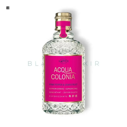 Klarer Flakon eines Luxusparfums mit pinkem Etikett, Duft Pink Pepper & Grapefruit