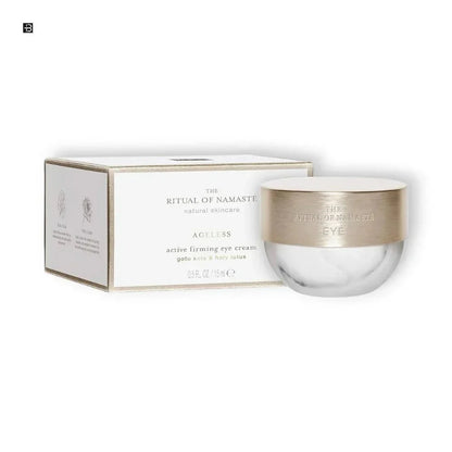 Ritual of Namasté Ageless straffende Augencreme in eleganter Glasdose neben Produktverpackung
