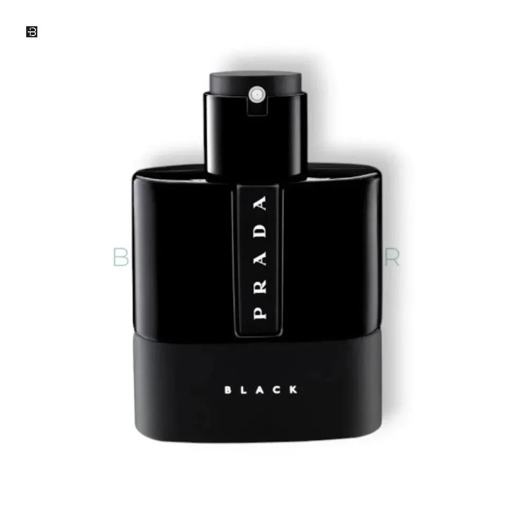 Schwarzer Parfümflakon mit Aufschrift PRADA BLACK, edles Herrenparfum, freigestellt