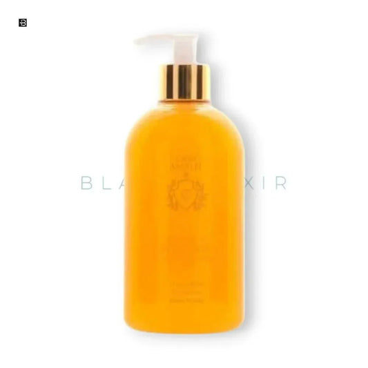 Luxuriöse orangefarbene Parfum-Flasche mit Pumpspender auf weißem Hintergrund