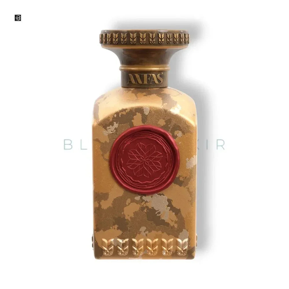 Goldenes Parfumflakon mit rotem Siegel und luxuriösem Design auf weißem Hintergrund