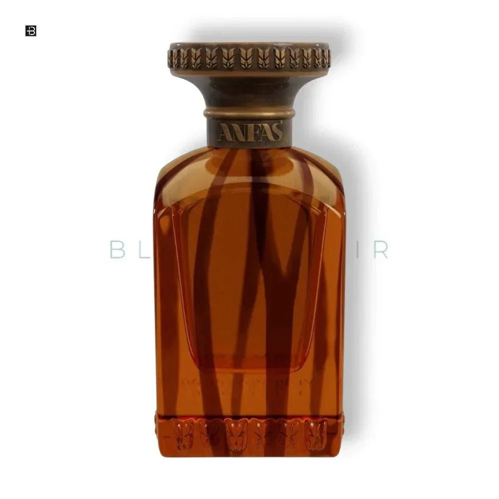 Edles Parfum in bernsteinfarbener Flasche mit dekorativem Verschluss, luxuriöses Damen- oder Herrenparfum