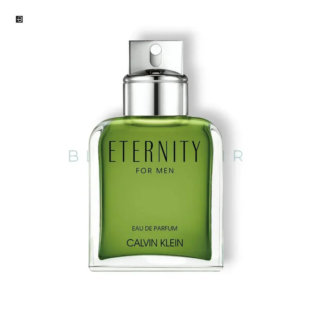 Grünes Herrenparfum Eau de Parfum Flakon Calvin Klein Eternity for Men auf weißem Hintergrund
