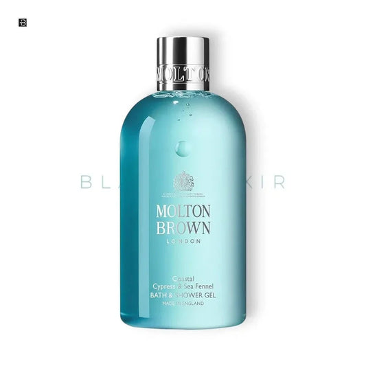 Molton Brown Coastal Cypress & Sea Fennel Bath & Shower Gel in blauer Flasche vor weißem Hintergrund