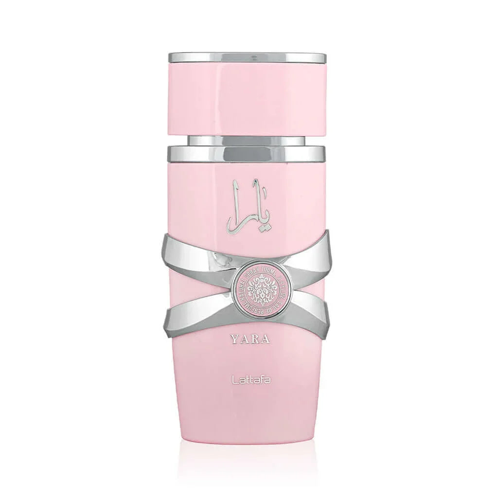 Eleganter rosa Parfumflakon mit silbernen Akzenten, Aufschrift Yara und edlem Deko-Emblem