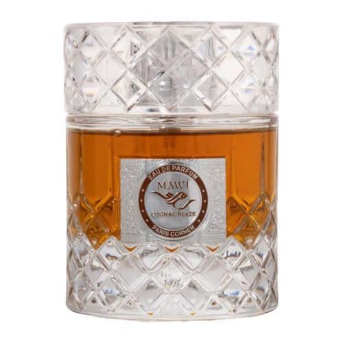 Luxuriöses Parfumflakon mit Kristallstruktur, gefüllt mit goldenem Duft, edles Design.
