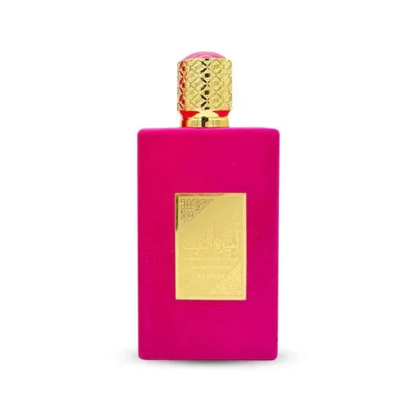 Luxuriöses Parfüm in pinker Flasche mit goldener Verzierung, exklusiver Duft