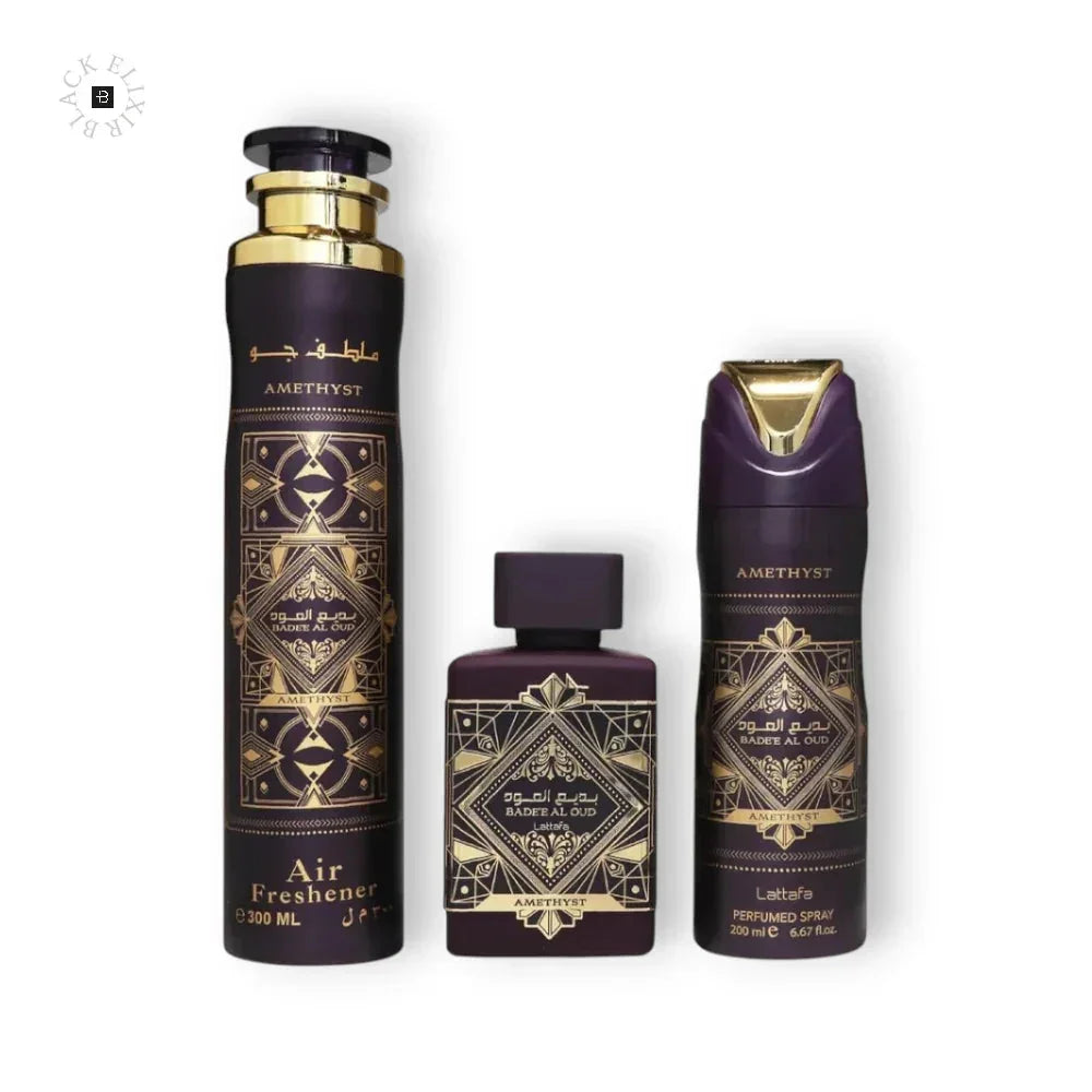 Drei Amethyst Badee Al Oud Parfümprodukte, lila-goldene Flakons mit orientalischem Design.