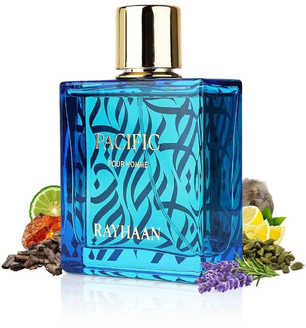 Blauer Herrenduft-Flakon mit Goldverschluss, verziertem Muster und umgeben von Limette, Lavendel, Zitrone, Kardamom und Amber