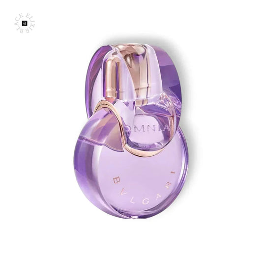 Lila Bvlgari Omnia Damenparfum-Flakon auf weißem Hintergrund, luxuriöses Design