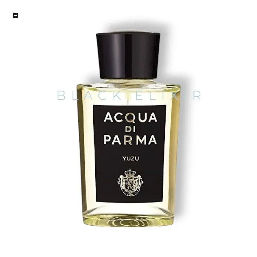 Acqua di Parma Yuzu Parfumflakon mit schwarzem Etikett auf weißem Hintergrund, luxuriöses Duftprodukt