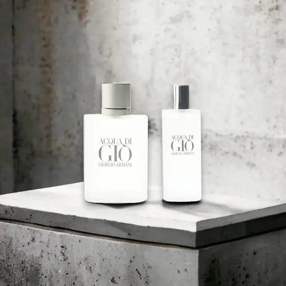 Acqua di Gio Duftset mit zwei Parfumflakons auf grauer Steinoberfläche, Luxusparfum Herren