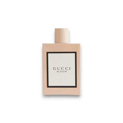 Eleganter Damenparfum-Flakon in zartem Rosa mit Aufschrift GUCCI BLOOM, minimalistisch gestaltet