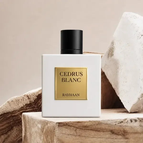 Rayhaan Cedrus Blanc Luxusparfum in weißem Flakon auf Steinen.