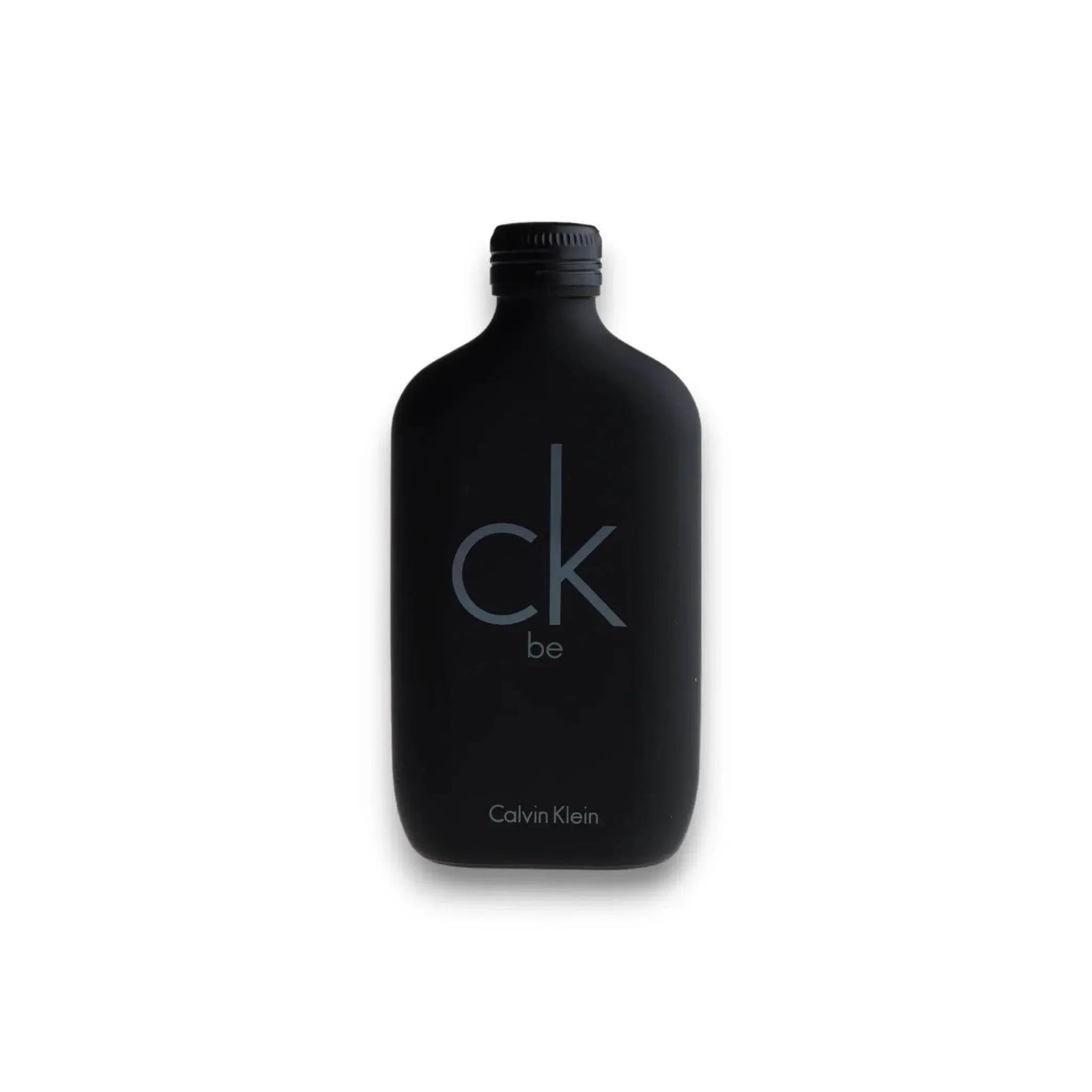 Schwarzer Flakon des CK Be Eau de Toilette von Calvin Klein auf weißem Hintergrund.