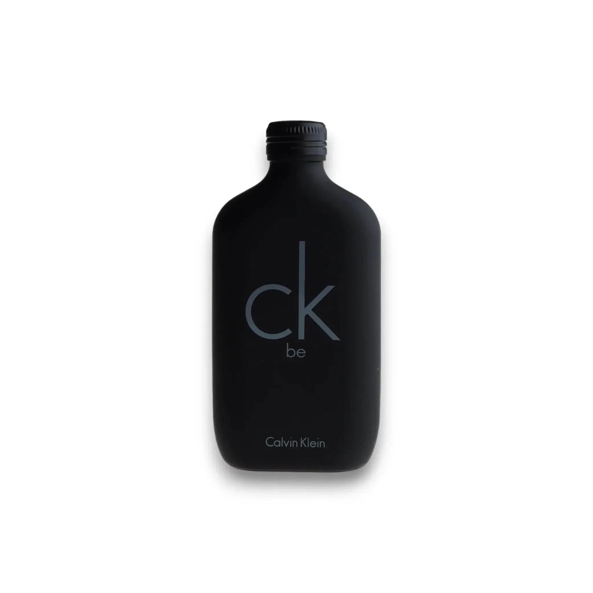 Schwarzer Flakon CK Be Eau de Toilette, Unisex Parfum, minimalistisch auf weißem Hintergrund