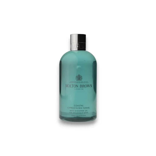 Türkises Duschgel Coastal Cypress & Sea Fennel in transparenter Flasche auf weißem Hintergrund