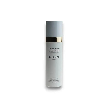 Eleganter Damen Deodorant-Spray Coco Mademoiselle auf weißem Hintergrund