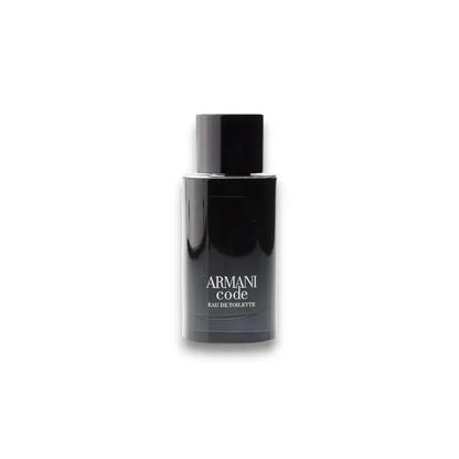 Schwarzer Flakon Armani Code Eau de Toilette Herrenparfum auf weißem Hintergrund
