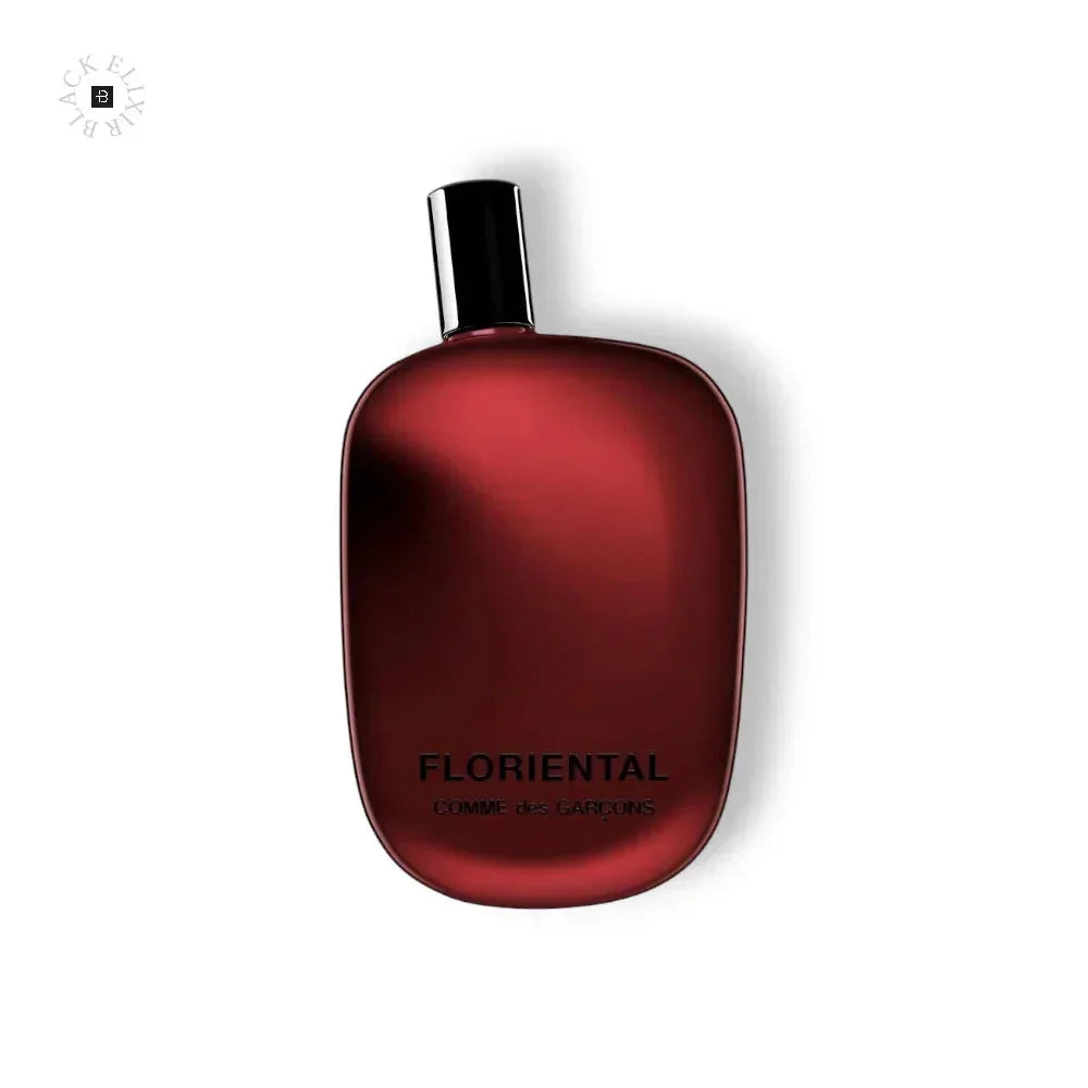 Roter Parfumflakon Comme des Garçons Floriental Eau de Parfum auf weißem Hintergrund