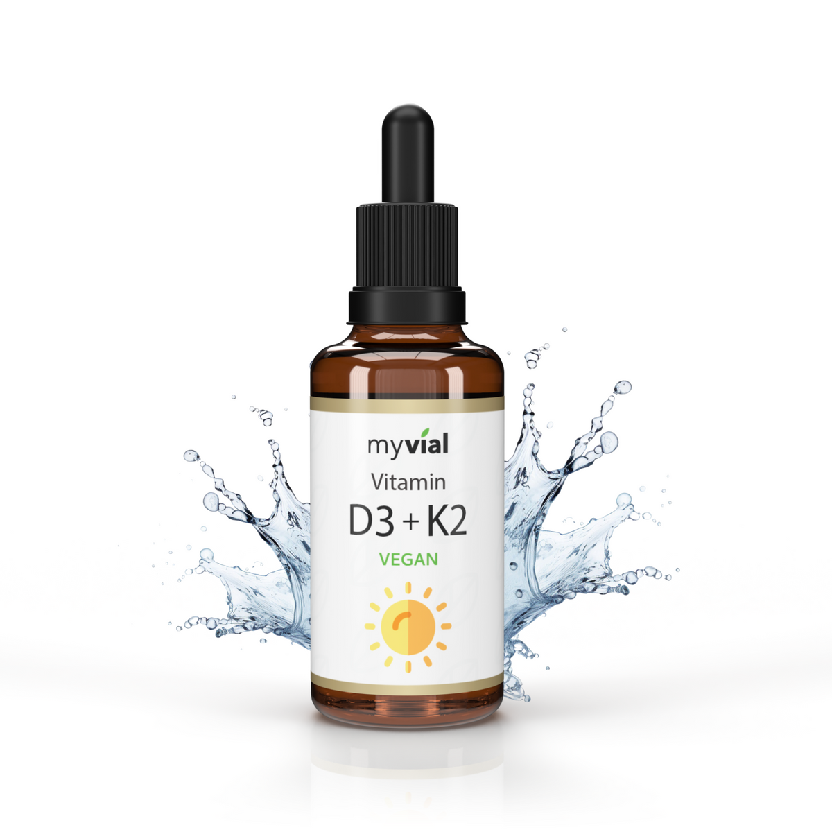 Braune myvial Vitamin D3 + K2 Tropfen Flasche mit Pipette vor einem Wasserspritzer.