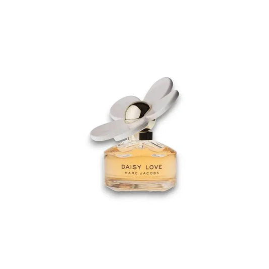 Edles Damenparfum Daisy Love im floralen Flakon mit auffälligem Blütendekor auf weißem Hintergrund.