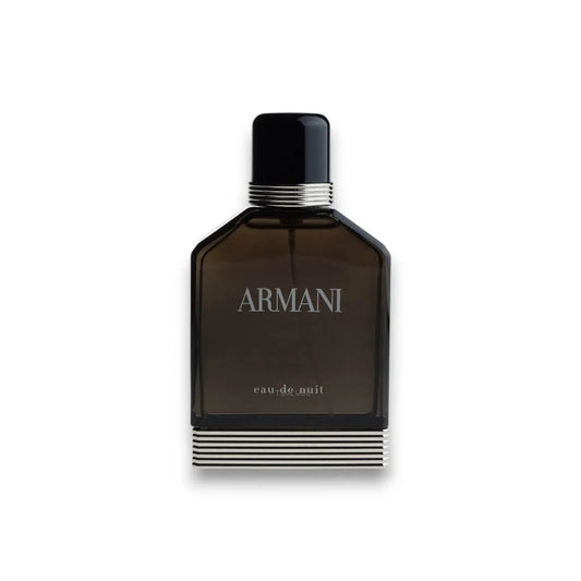 Schwarzer Flakon Armani Eau de Nuit Herrenduft mit silbernen Akzenten auf weißem Hintergrund.
