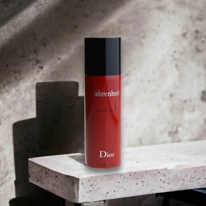 Rotes Dior Fahrenheit Deo Spray für Herren, luxuriöses Deodorant auf Marmorsockel, 150ml