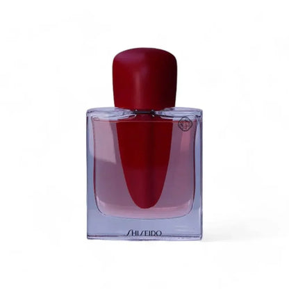 Luxuriöses Eau de Parfum in klarem Flakon mit rotem Deckel auf weißem Hintergrund
