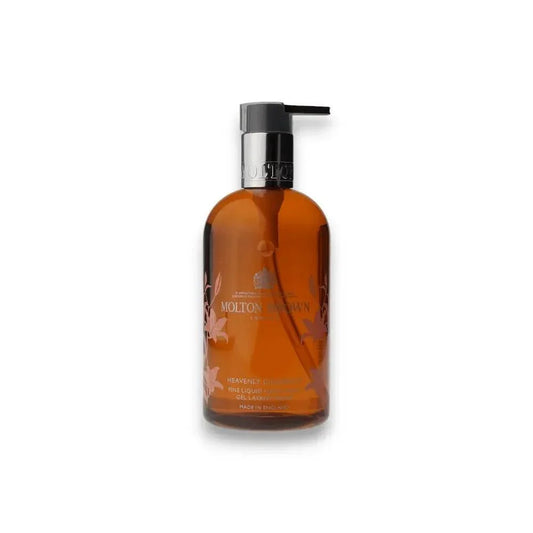 Handseife in bernsteinfarbener Pumpflasche mit floralem Design auf weißem Hintergrund