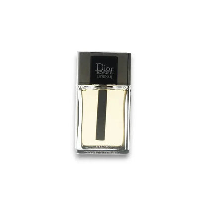 Klarer Flakon mit Herrenparfum, schwarzer Verschluss, markantes Design, Duft für Männer